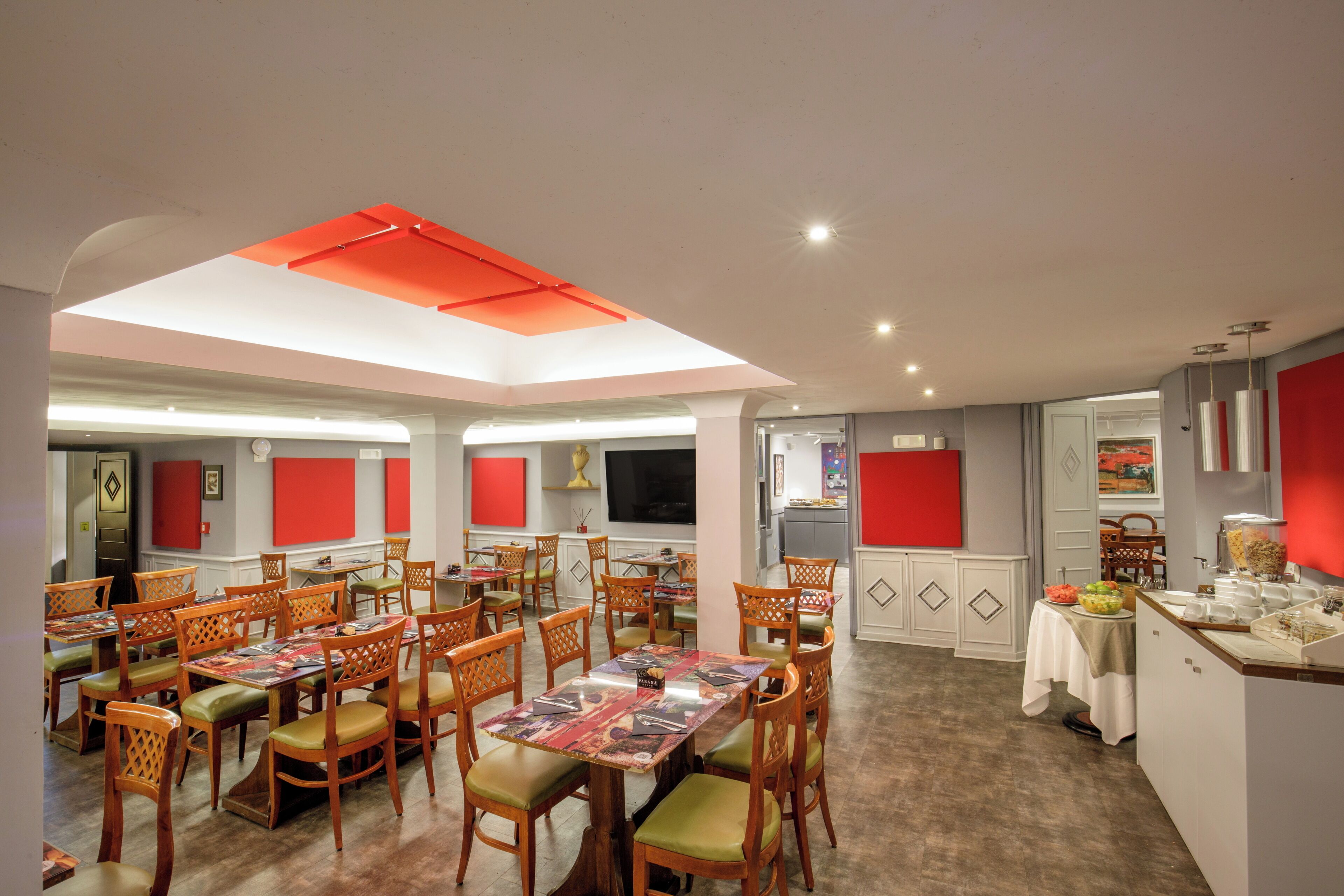 Desayuno buffet diario (EUR 15 por persona)