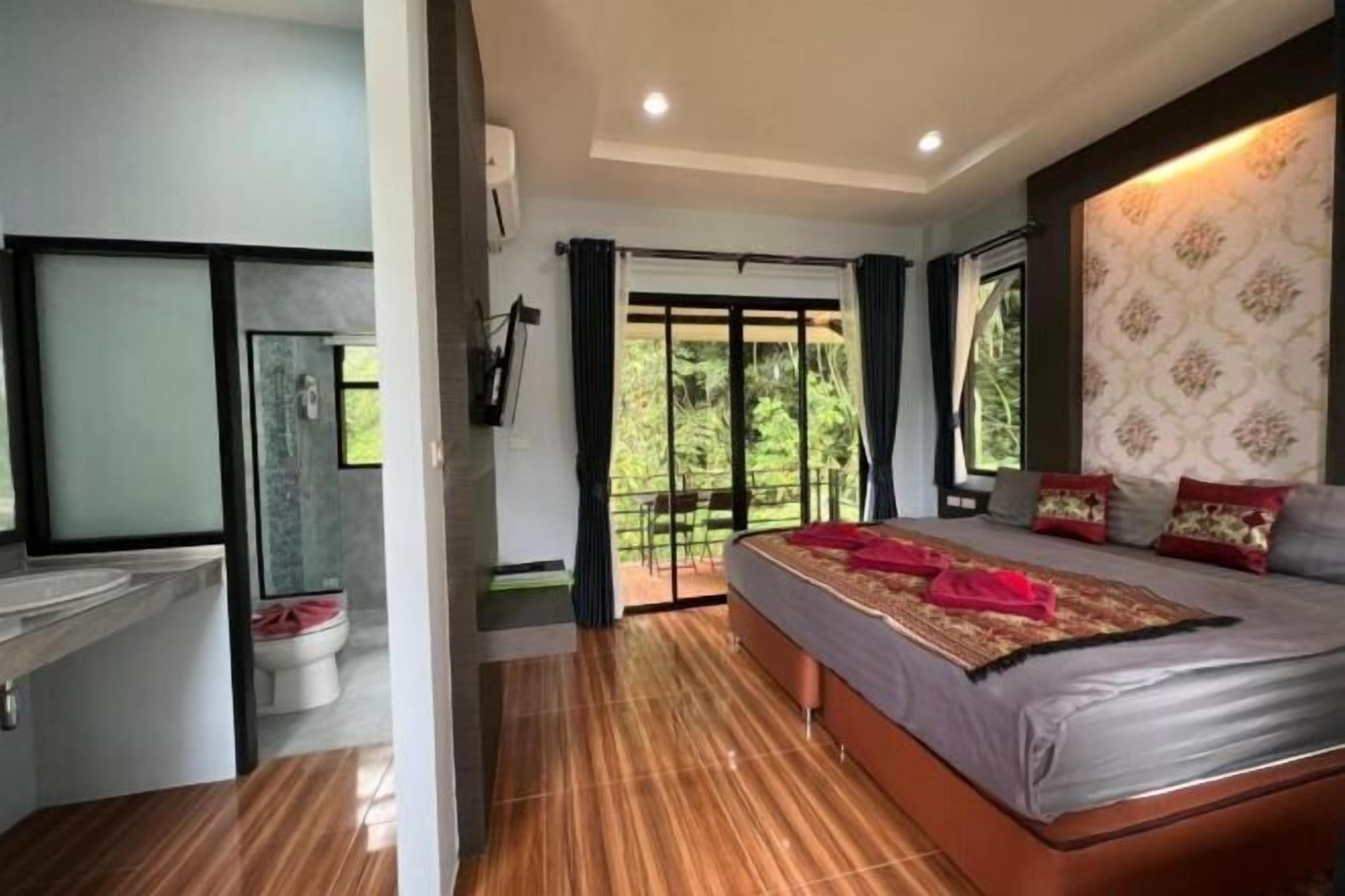 Skrivebord, wi-fi (inkludert) og sengetøy