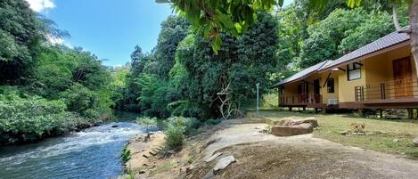 Riverside Bungalow | Una scrivania, Wi-Fi gratuito, lenzuola