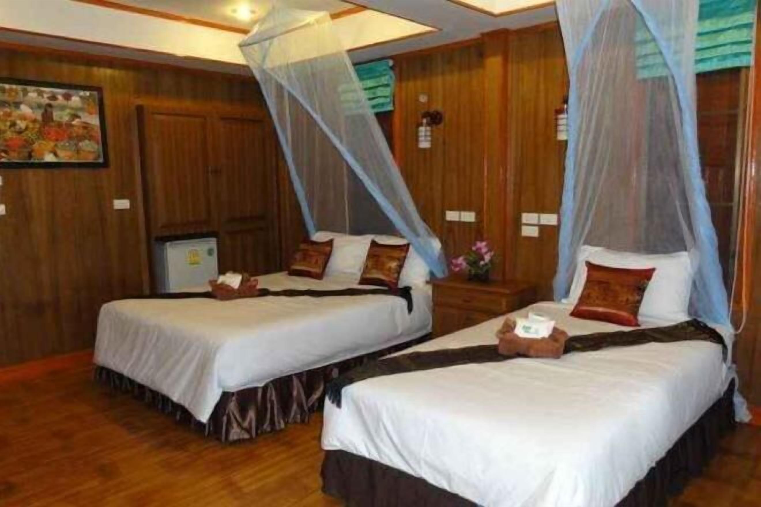 Skrivebord, wi-fi (inkludert) og sengetøy