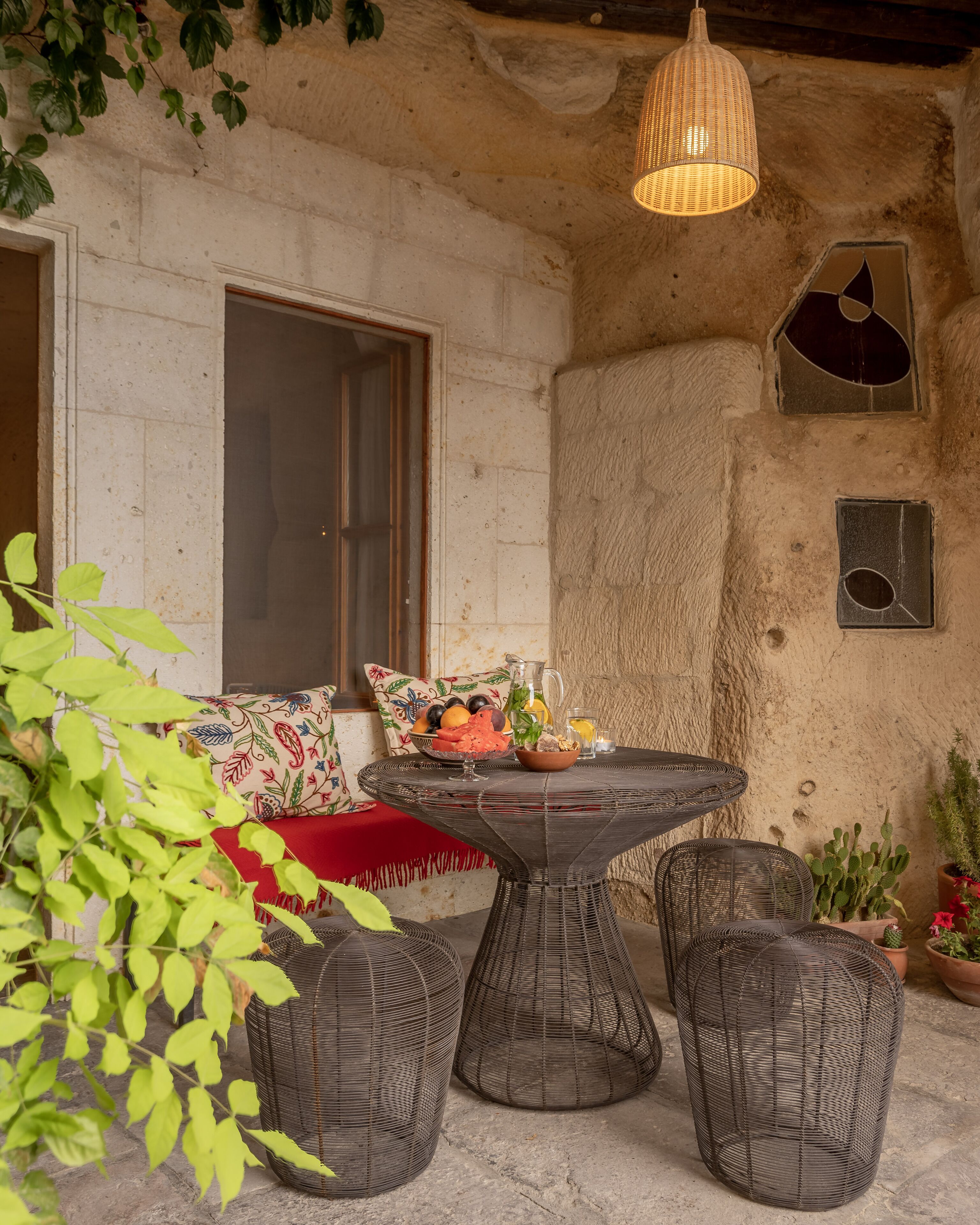 double cave room | terrace/patio