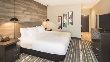 Premium bedding, in-room safe, desk, laptop workspace