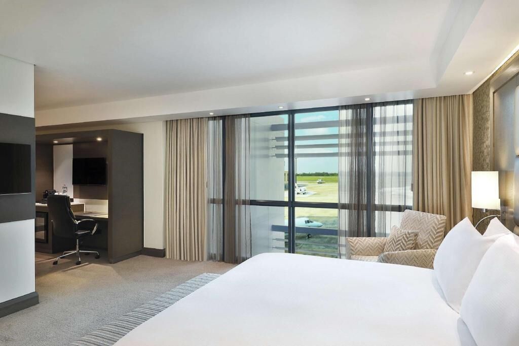 Hypo-allergenic bedding, minibar, in-room safe, blackout curtains