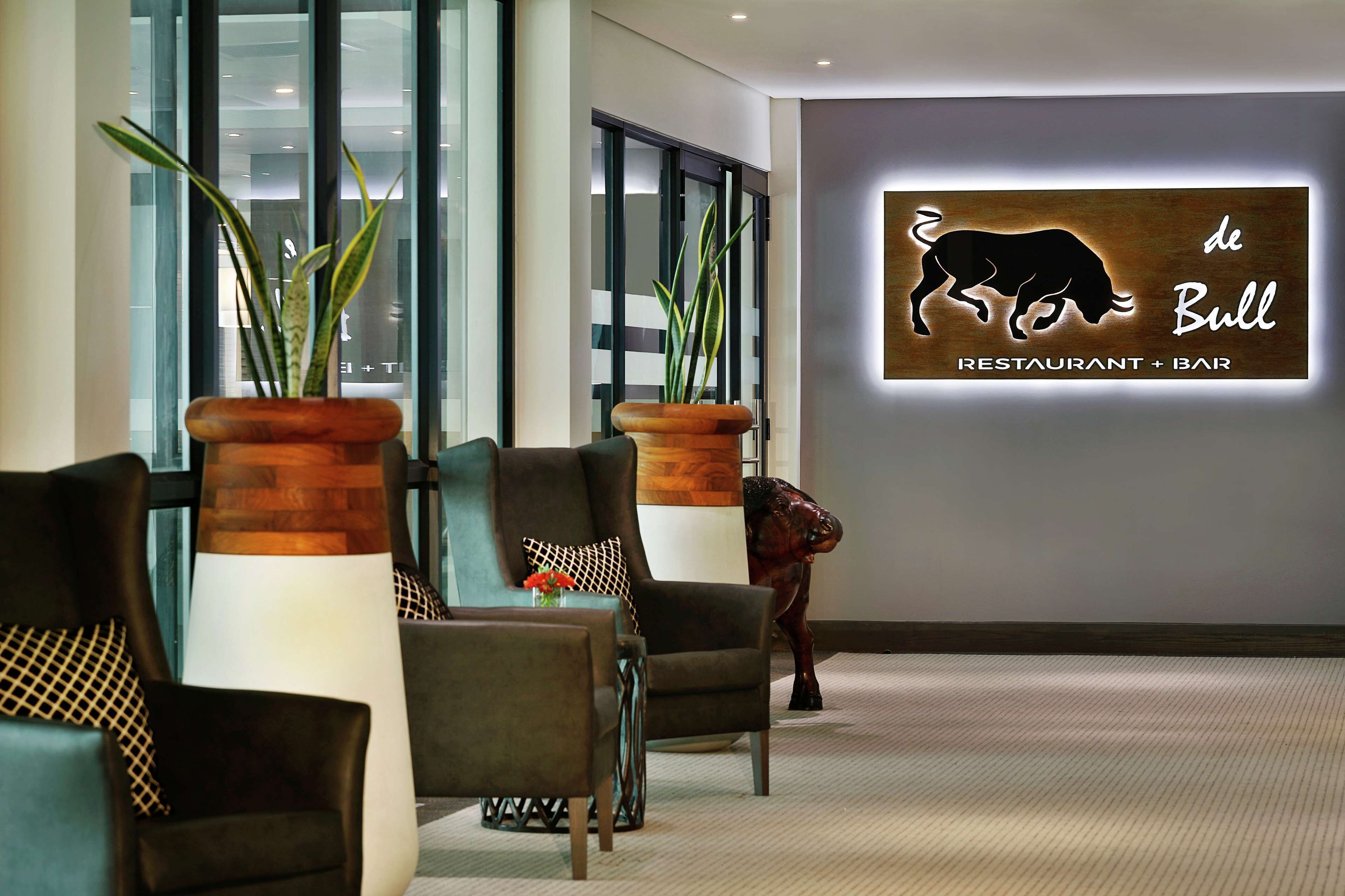 breakfast, lunch, dinner served; international cuisine