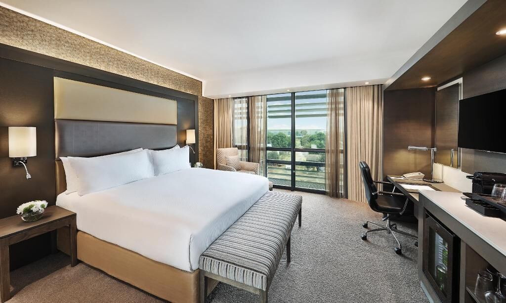 Hypo-allergenic bedding, minibar, in-room safe, blackout curtains