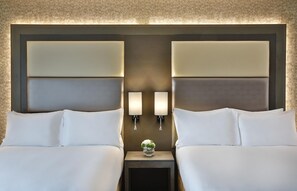 Room - Legend Hotel Lagos Airport, Curio Collection by Hilton (Lagos)