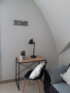 1 habitación, tabla de planchar con plancha, wifi y ropa de cama 