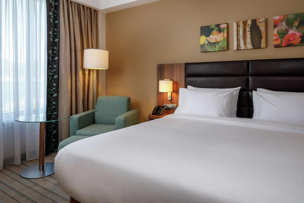 In-room safe, desk, blackout drapes, soundproofing