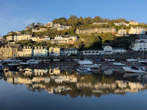 Tranquil Fisherman's Cottage a Minute From The Beach with free reserved parking