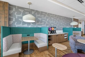 Breakfast area - Home2 Suites by Hilton Dallas DeSoto (DeSoto)