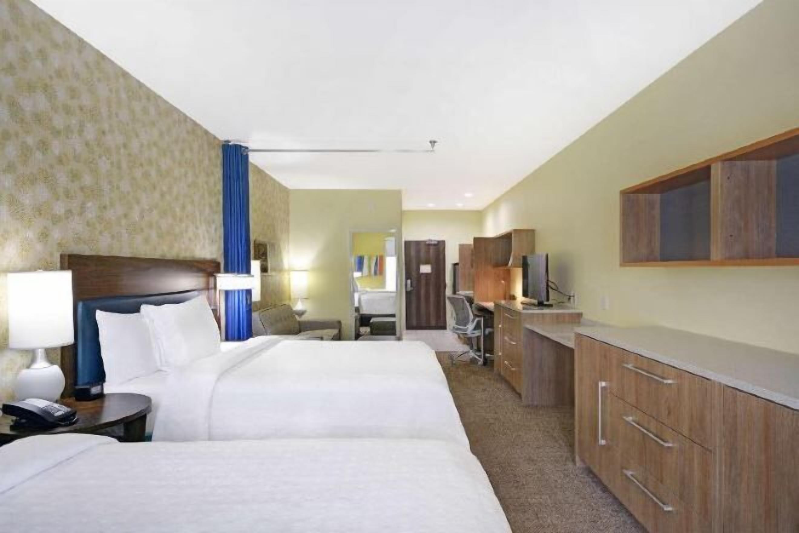 เครื่องนอนป้องกันสารก่อภูมิแพ้, ตู้นิรภัยในห้องพัก, โต๊ะทำงาน