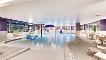 Una piscina cubierta