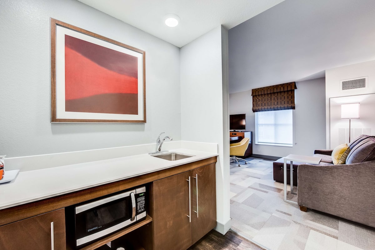 in-room safe, desk, laptop workspace, blackout curtains