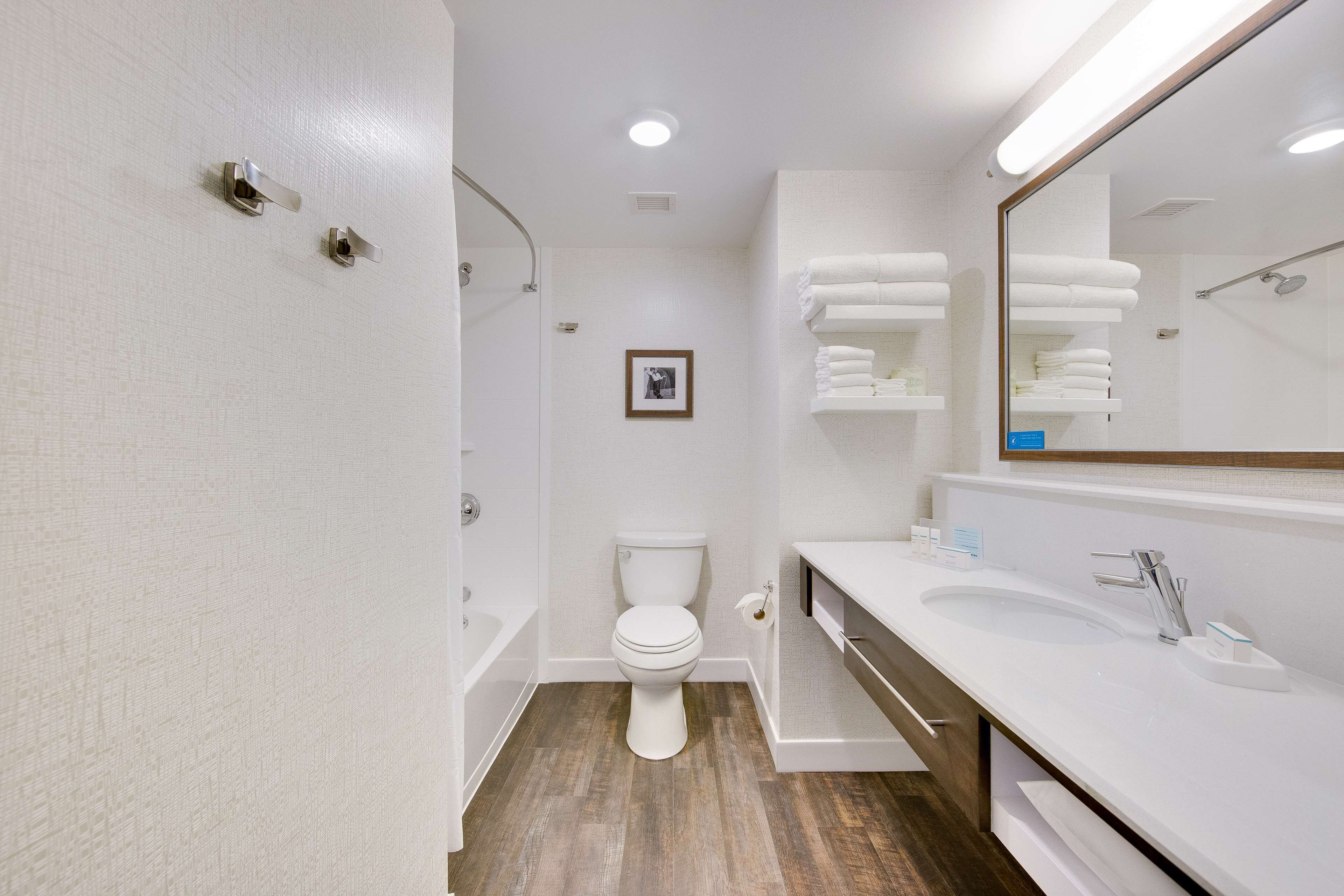 room, 2 queen beds, non smoking | bathroom | free toiletries, hair dryer, towels