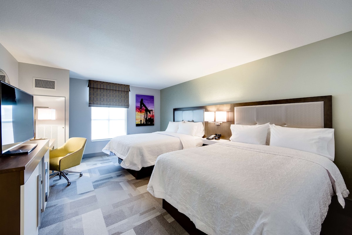 in-room safe, desk, laptop workspace, blackout curtains