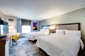 In-room safe, desk, laptop workspace, blackout curtains - Hampton Inn & Suites Fort Worth Downtown (Fort Worth)