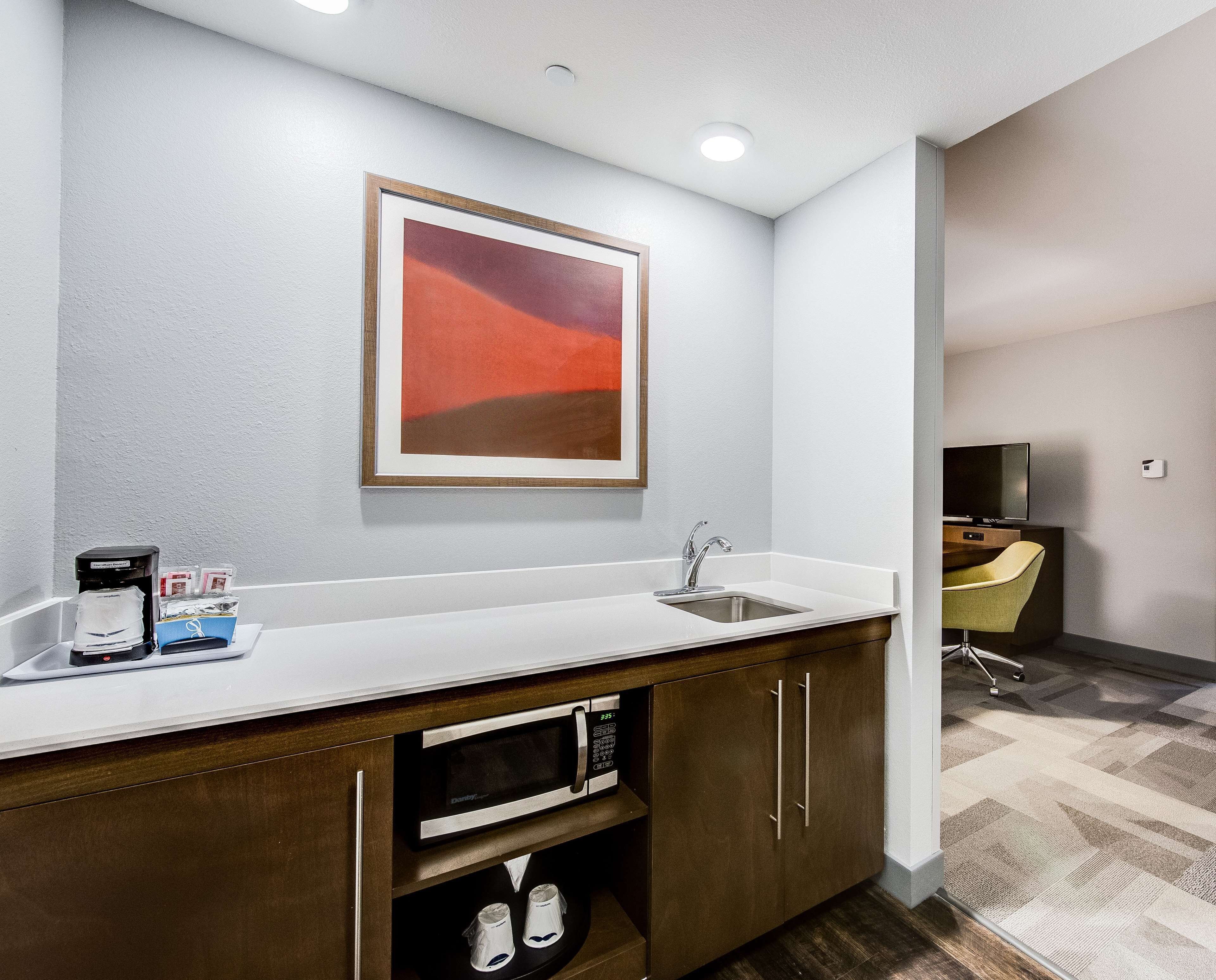 in-room safe, desk, laptop workspace, blackout curtains