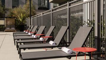 Outdoor pool, free pool cabanas, pool loungers