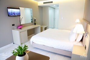 Deluxe-Doppelzimmer | Minibar, Zimmersafe, Schreibtisch, schallisolierte Zimmer
