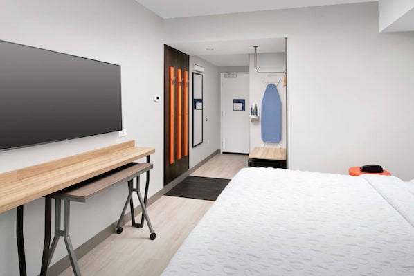 A modern hotel room with a large bed, a desk, and a flat-screen TV. - Tru by Hilton Louisville East (Louisville)