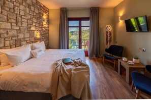 Superior Double Room | Desk, soundproofing, iron/ironing board, free WiFi - Rouista Tzoumerka Resort (Central Tzoumerka)