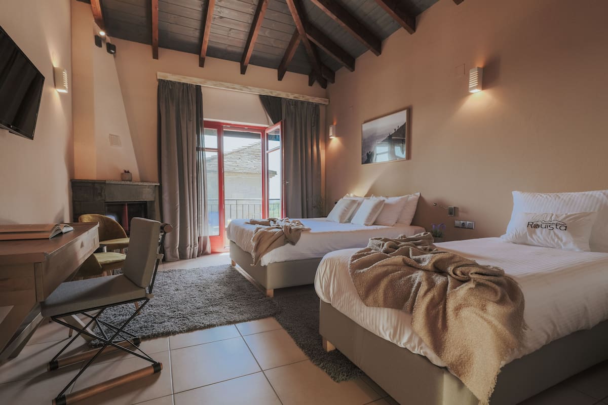 Triple Room, Accessible | 1 bilik tidur, meja, kalis bunyi, seterika/papan seterika