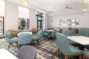 Tägliches inbegriffenes Frühstück zur Selbstbedienung