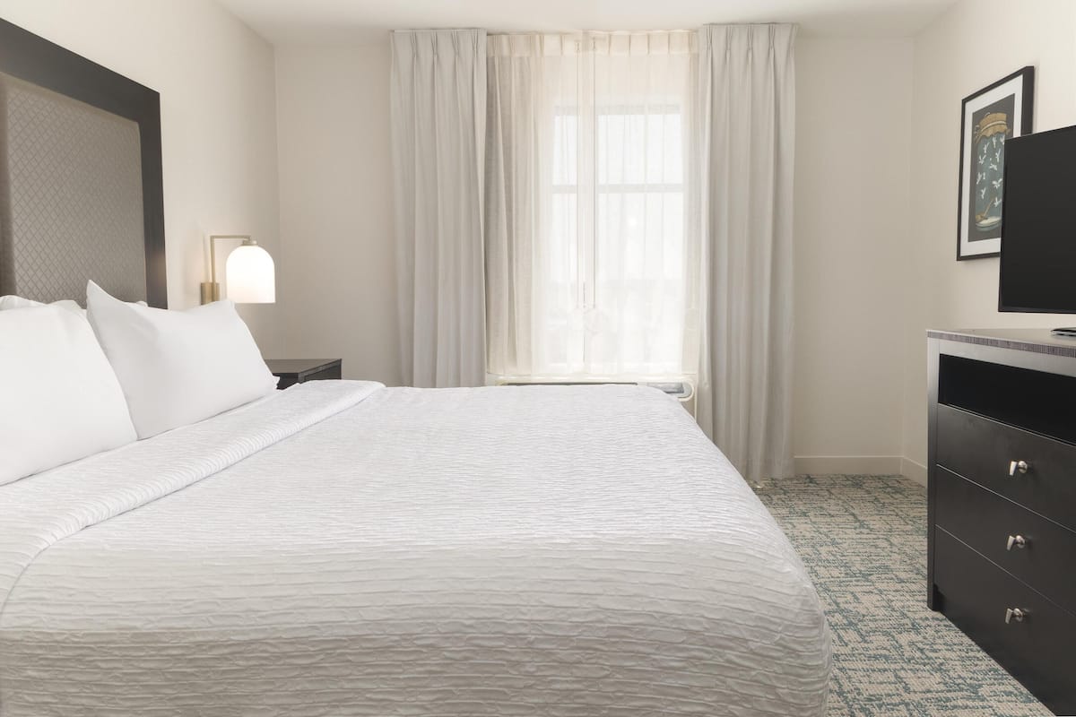 Hypo-allergenic bedding, iron/ironing board, free cots/infant beds