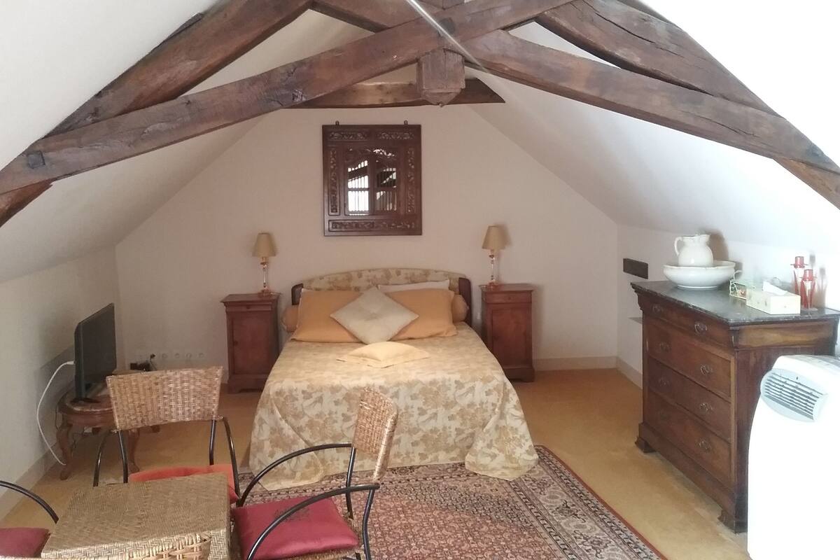 Habitación familiar (Conte de Fées) | Escritorio, tabla de planchar con plancha y cunas gratuitas