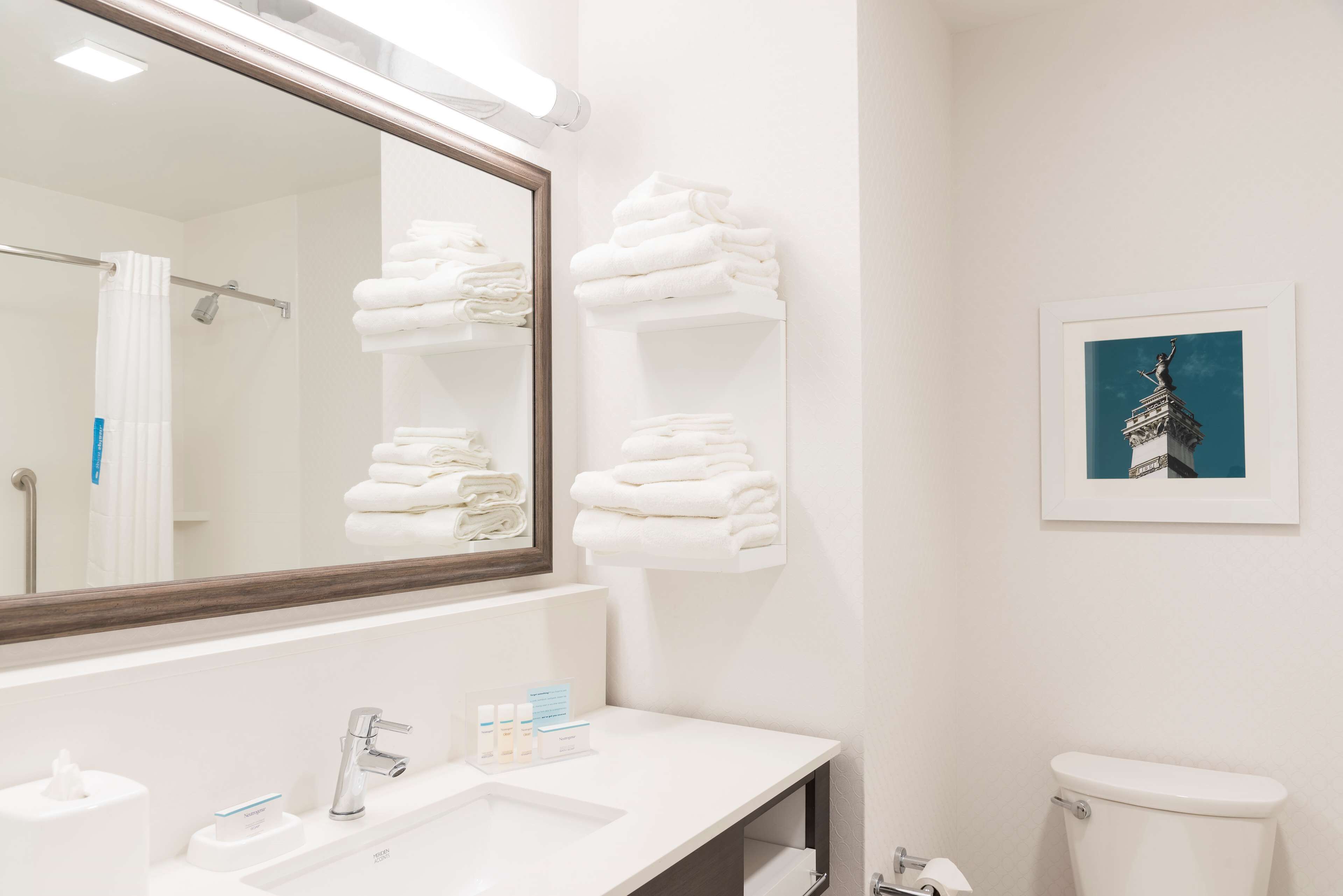Photo - Hampton Inn & Suites Indianapolis-Keystone, IN