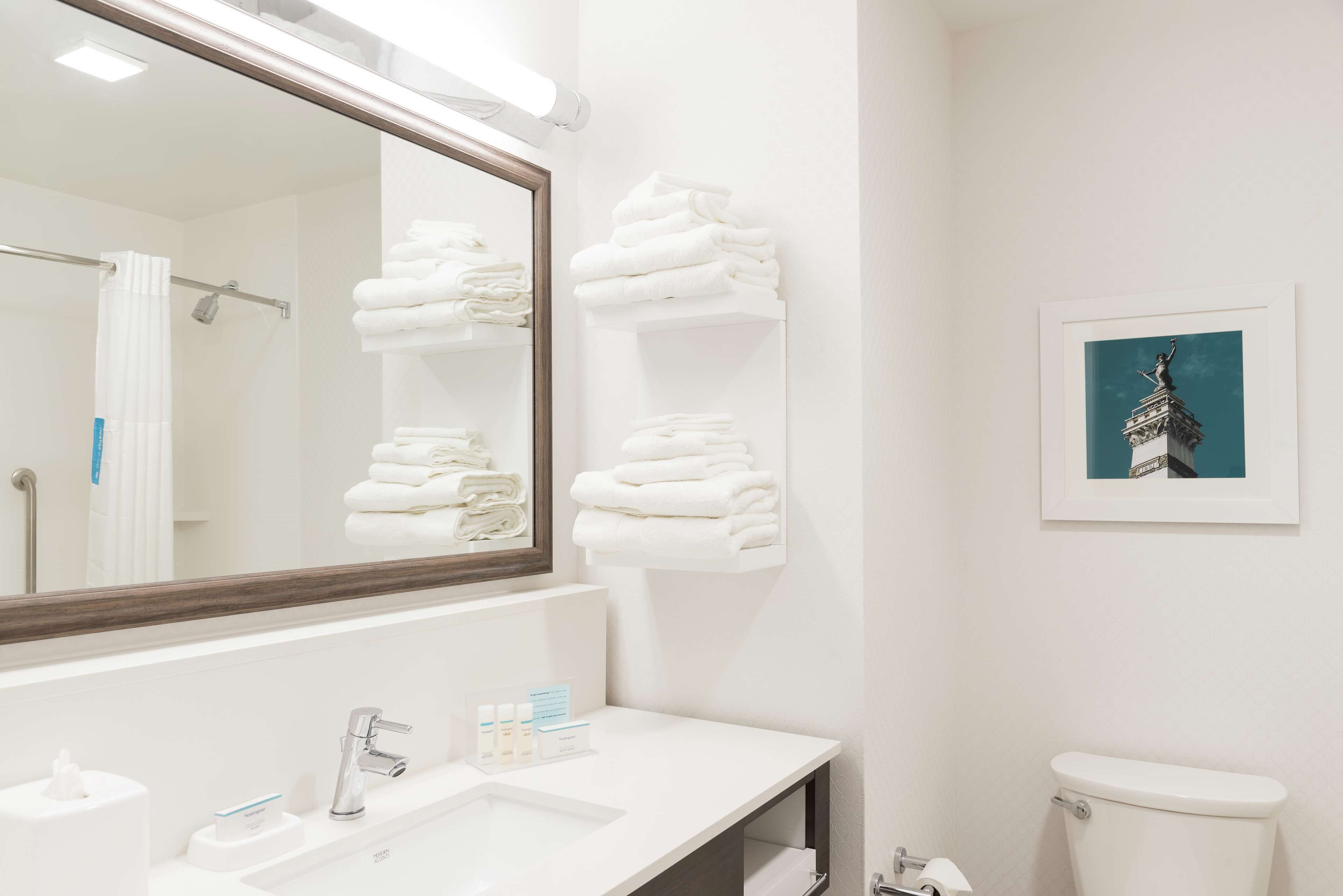 Photo - Hampton Inn & Suites Indianapolis-Keystone, IN