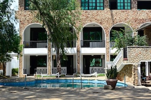 Outdoor pool - Spacey Hotel (Dar es Salaam)