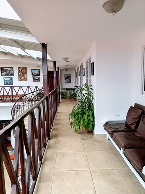 全景双人房或双床房, 阳台, 庭院景观 | 高档床上用品、特色装修、特色家居、免费 WiFi