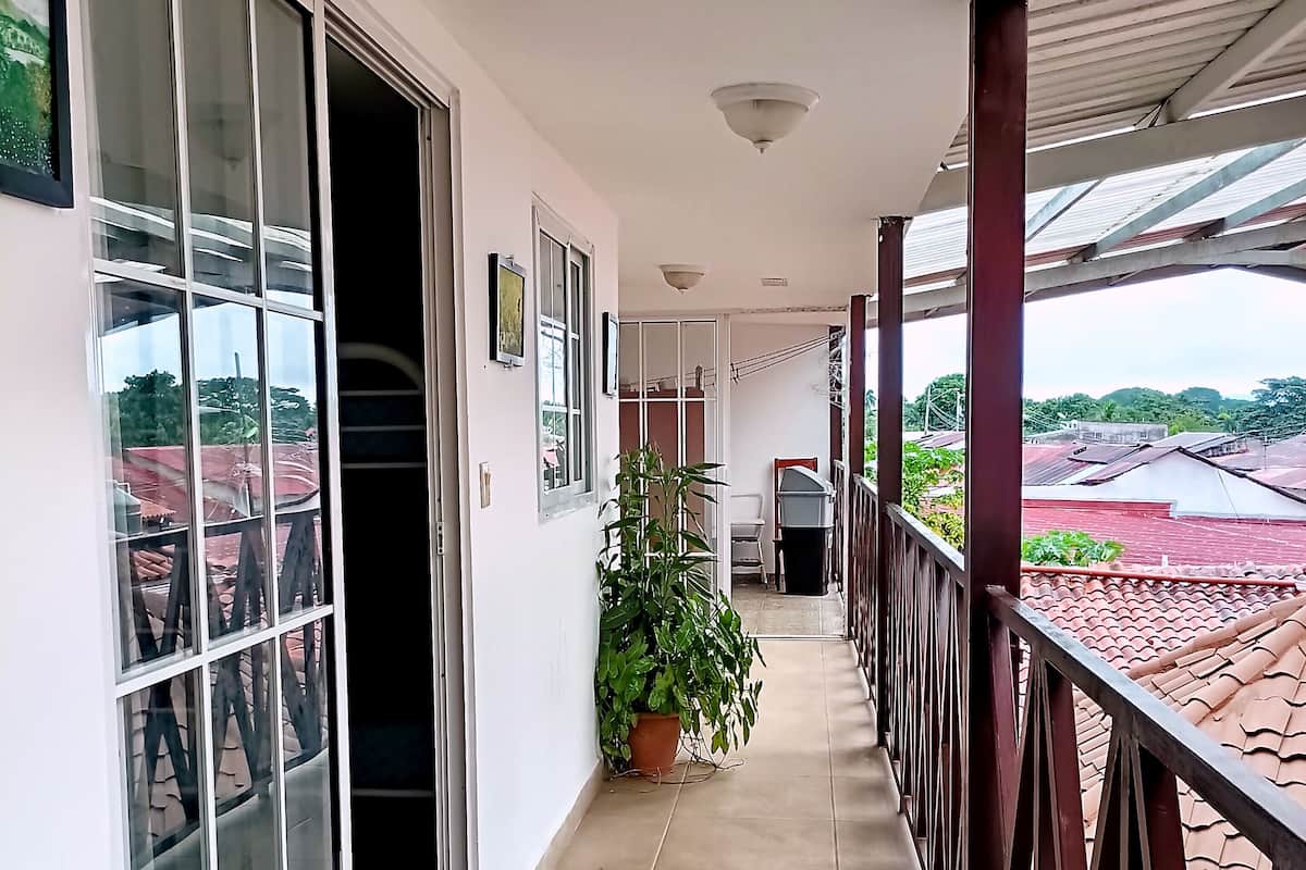 ห้องดีลักซ์สำหรับสี่ท่าน, ห้องน้ำส่วนตัว | เครื่องนอนระดับพรีเมียม, Wi-Fi ฟรี, ห้องพักตกแต่งอย่างมีเอกลักษณ์