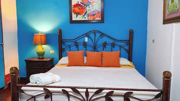 Family Quadruple Room, Multiple Beds, Private Bathroom, Courtyard Area (Room #5) | Sängtillbehör av högsta kvalitet, individuell inredning och unika möbler