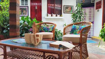 Basic Room, 1 Double Bed, Non Smoking, Private Bathroom (Room #3) | Vue de la chambre