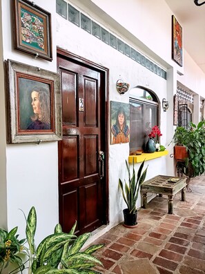 Deluxe Room, 1 King Bed, Private Bathroom Room (#2) | Premium bedding, individually decorated, individually furnished - Hotel Las Catalinas Antón (Anton)