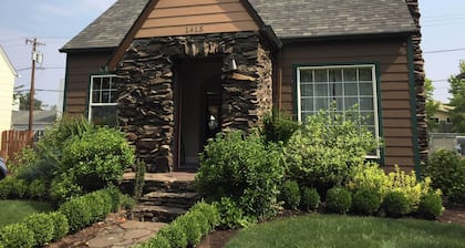 Jefferson Garden Cottage Central Salem. We'd love to host your family & friends.