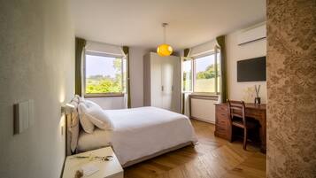 Standard Room | Premium bedding, down comforters, memory foam beds, minibar