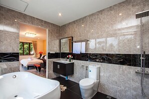Villa, 5 Bedrooms | Bathroom - Beverly Thai House Pool Villa (Pattaya)