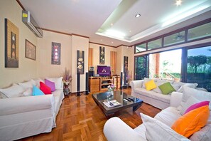 Villa, 5 Bedrooms - Beverly Thai House Pool Villa (Pattaya)