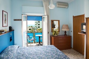 Caja de seguridad en la habitación, escritorio y cunas 