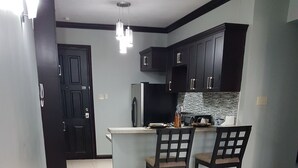 Flat-screen TV - Georgia's Place (Kingston)