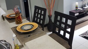 In-room dining - Georgia's Place (Kingston)
