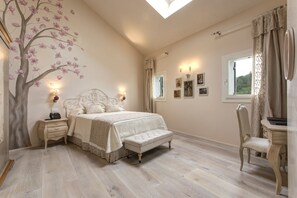 Premium bedding, minibar, in-room safe, individually decorated - Colonìa Resort & SPA (Vittorio Veneto)