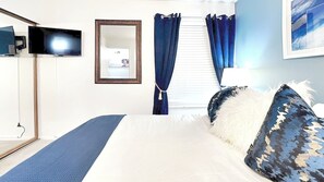 2 bedrooms, desk, iron/ironing board, free WiFi - CLEAN Charmer Walk 2 Ski Lifts - Wi-fi, Views, Pool, Hot Tub , Washer, Fireplace (Park City)