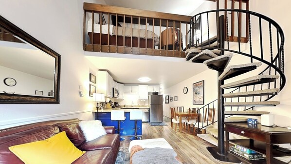 Smart TV, fireplace, DVD player, books - CLEAN Charmer Walk 2 Ski Lifts - Wi-fi, Views, Pool, Hot Tub , Washer, Fireplace (Park City)