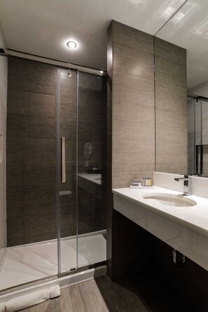 Baño | Amenidades de baño gratuitas, toallas, jabón, shampoo 