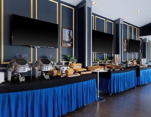 Dining - Hotel De Point (College Point)