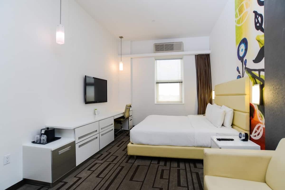Premium bedding, in-room safe, desk, iron/ironing board